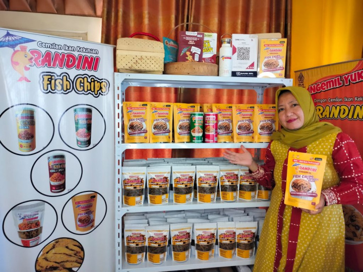 Dari Ikan Mini Jadi Camilan Kriuk, Produk UMKM Asal Tasik Ini Tembus Hong Kong!