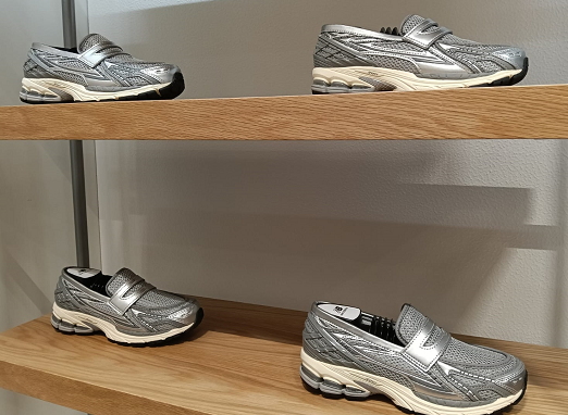 Perpaduan Gaya Sporty dan Elegan dalam Seri New Balance 1906 Loafer