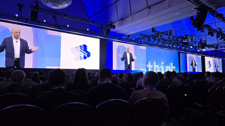 IBM Percepat Revolusi AI Generatif Enterprise dengan Kapabilitas Hybrid Terbaru