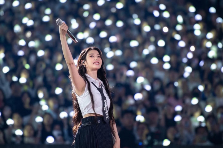 Bersiap <i>Comeback</i>, IU Ajak Cha Eun Woo Tampil dalam Video Musik Barunya