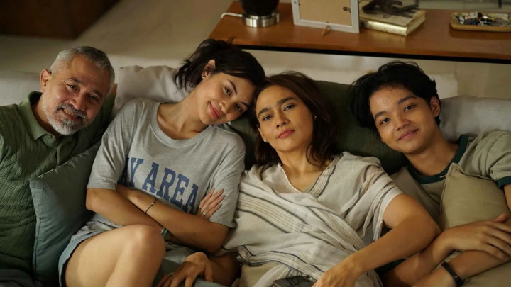 Review Film Mungkin Kita Perlu Waktu