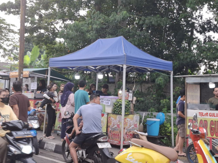 Modal Cuma Receh, Cuan Gede! Ini 10 Ide Jualan Pinggir Jalan yang Paling Laris!