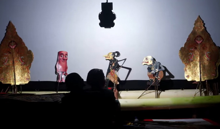 Agak Lain, Dalang Gen Z Ini Hadirkan Anomali Brainrot yang Viral di Pentasnya