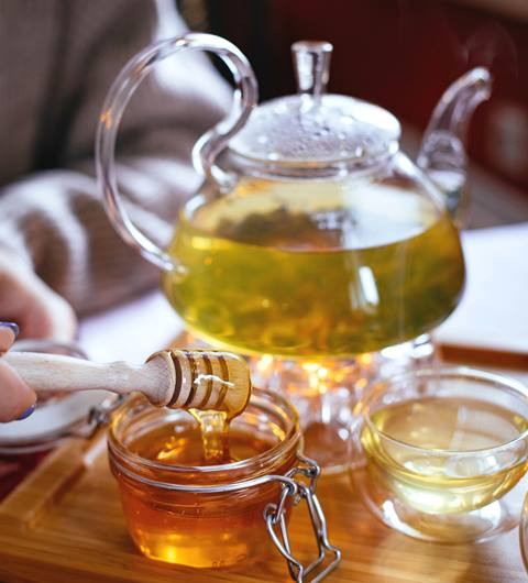 7 Manfaat Minum Madu dengan Air Hangat, Mau Coba?