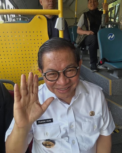 Gubernur Jakarta Pramono Anung meluncurkan tiga program unggulan di bidang kesehatan, Pasukan Putih, JakCare, dan JakAmbulans. (Foto: Dok. Instagram resmi Pramono Anung/@pramonoanungw) 