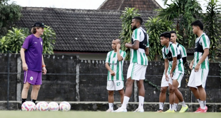 Pelatih Huistra Kembali Mendampingi, PSS Siap Amankan Dua Laga Sisa