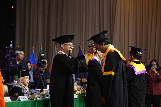 Ratusan Wisudawan Lulus dari Universitas Moestopo, Plt. Rektor Pesan Ini