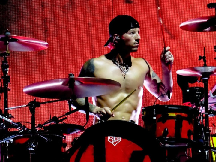 Drum Twenty One Pilots Dicuri Usai Konser, Fans Kompak Cari Pelaku