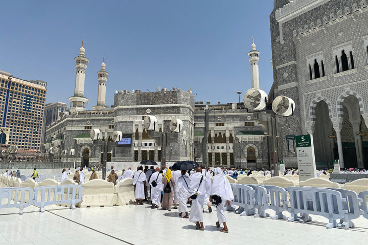 Cuaca Makkah Tembus 42 Derajat! Ini Tips Anti Tumbang Buat Jemaah Haji