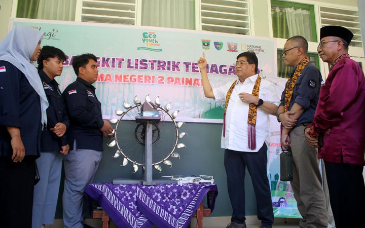 SMAN 2 Painan Tawarkan Solusi Ramah Lingkungan Drone 'Easy Catch'