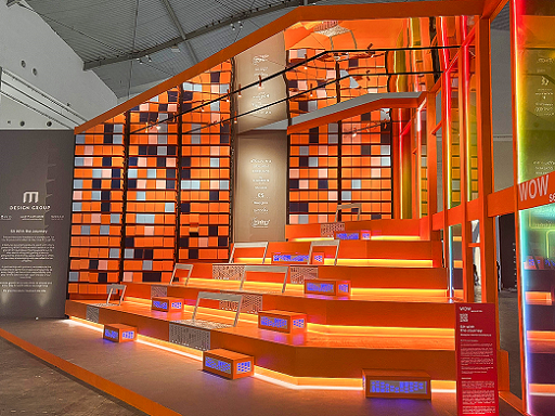 Warna-warna cerah dan permainan cahaya di Instalasi  “Sit with the Journey” dari IKONS Furniture. (Foto: Dok. Istimewa)