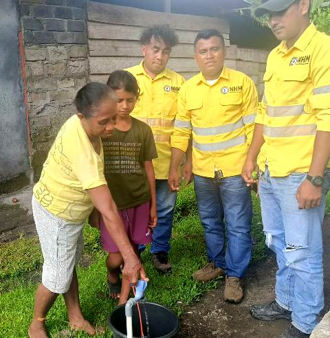 PT Nusa Halmahera Minerals (NHM) melalui program NHM Peduli bergerak cepat mengirim bantuan. (Foto: Dok. Istimewa)