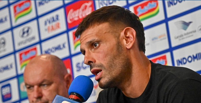 Gelandang Persib Tyronne del Pino Enggan Pikirkan Masa Depan