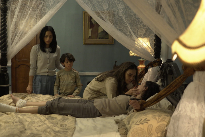 Luna Maya Berdarah-darah demi Anak di Trailer Film Jalan Pulang