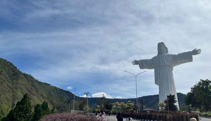 Patung Kristus Penyelamat: Wisata Rohani di Tengah Keindahan Bukit Sibea-bea