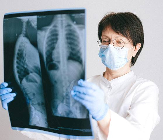 Cuaca panas dan padatnya jemaah, picu lonjakan kasus ISPA, Kemenkes imbau pakai masker di luar ruangan. (Foto: Ilustrasi/Dok. Pexels.com)