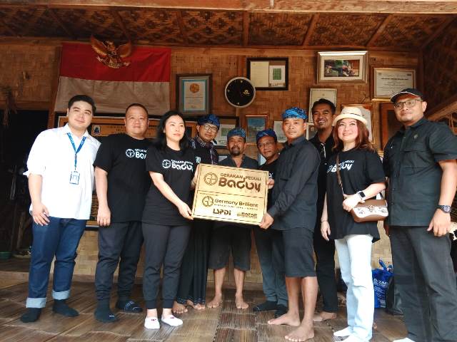 Pembuatan saung kamar mandi di Kampung Baduy sangat berguna bukan hanya untuk masyarakat tetapi juga untuk wisatawan.  (Foto: Dok. Istimewa)