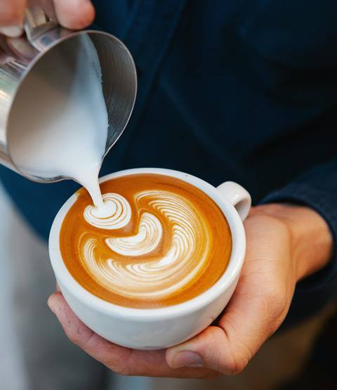 Saat kamu punya wasir banyak yang menyarankan tidak ngopi. Tapi ada cara amannya. (Foto: Ilustrasi/Dok. Pexels.com)