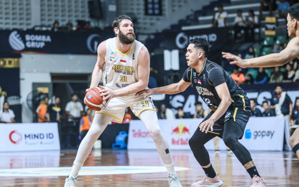 Suasana pertandingan Kesatria Bengawan Solo vs Satya Wacana Salatiga (dok. IBL)