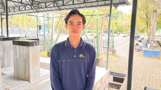 Dino Haris Munandar berbagi pengalamannya saat menggunakan Aplikasi Mobile JKN untuk mendukung partisipasinya dalam Program Pertukaran Mahasiswa Merdeka 4.  (Foto: Dok. Istimewa)
