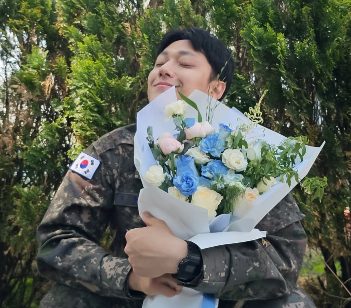 Top! Lee Do Hyun Raih Penghargaan Aktor Terbaik Usai Selesaikan Wajib Militer