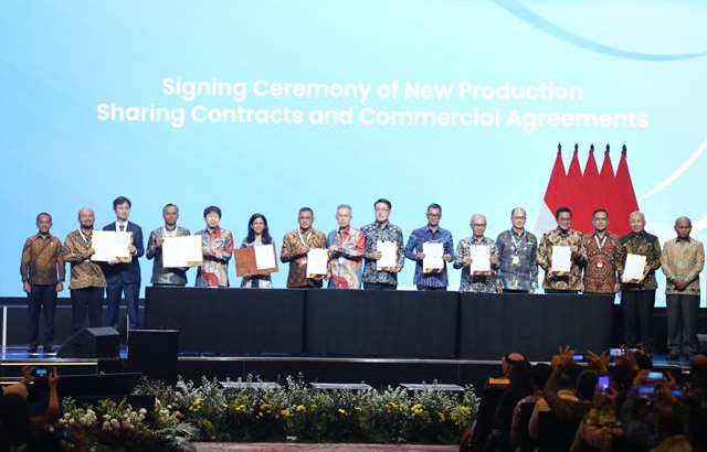 Konsorsium PHE, Petronas, dan SK earthon Tandatangani Kontrak PSC Wilayah Kerja Binaiya