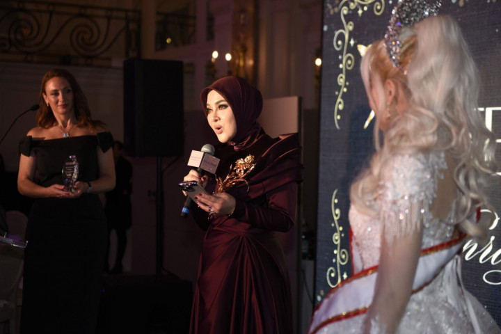 Berdedikasi dalam Kegiatan Amal dan Budaya, Syahrini Terima Penghargaan Global Cultural Impact