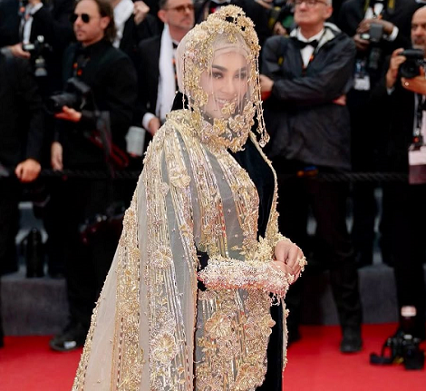 Jubah Emas Syahrini Curi Perhatian di Hari ke-2 Festival Film Cannes 2025