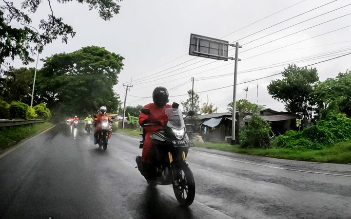 Cara Mengatasi 'Tantangan' Berkendara Saat Hujan
