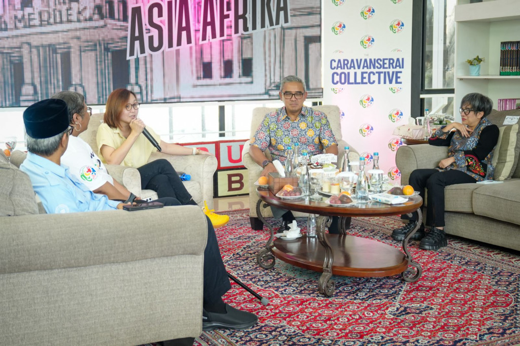 Wamenekraf Irene saat dijamu oleh Wali Kota Bandung, Muhammad Farhan. Dok. Kemenekraf