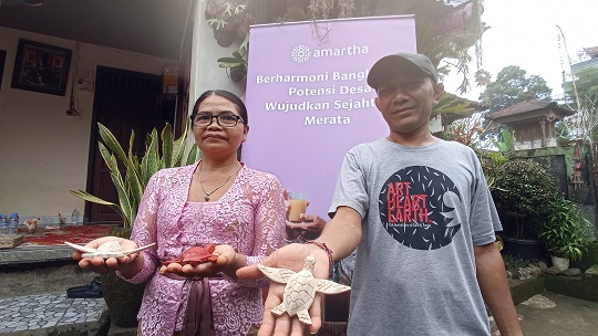 Dari Tampaksiring ke Pasar Dunia, Cerita Suami Istri Pedagang Kerajinan Penyu