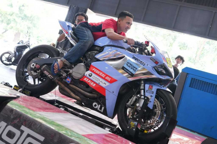 Seseruan Sensasi jadi Pembalap MotoGP di Federal Oil Center