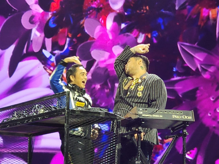 Kolaborasi Ivan Gunawan dan Dipha Barus Buat Penonton Konser Rossa Berjoget