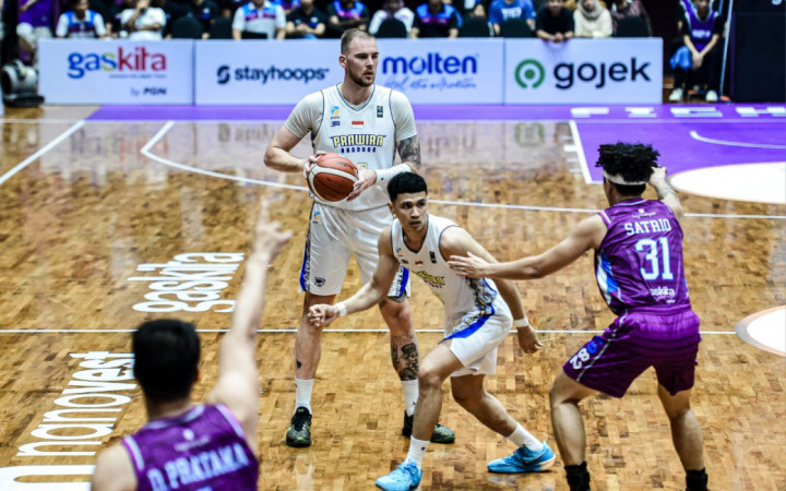 Prawira Bandung Paksa Hangtuah Jakarta Berlutut