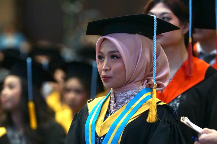 2 Kali Dapat Beasiswa Penuh OSC, Wisudawati UK Maranatha Ini Lulus dengan IPK 4