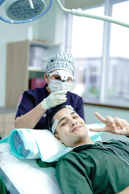 Jangan Tertipu Harga Murah dalam Transplantasi Rambut, Ini yang Perlu Kamu Perhatikan