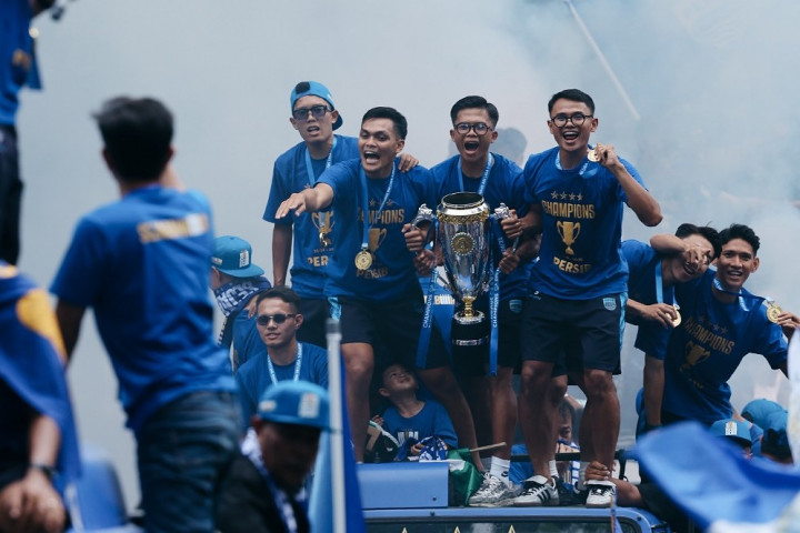 Konvoi Persib Juara Berlangsung Meriah hingga ke Puncak Gedung Sate