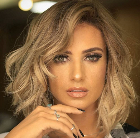 Model rambut shoulder-lenght beach waves. (Foto: Dok. Istimewa)