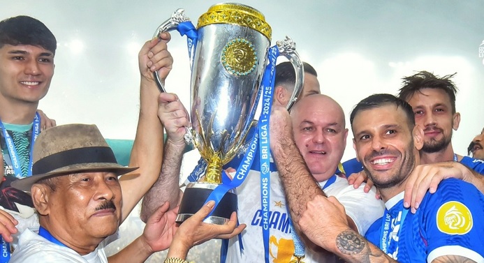 Bojan Hodak Sabet Gelar Pelatih Terbaik Liga 1