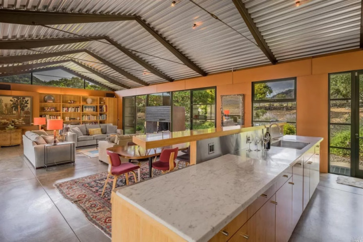 Bos ChatGPT Beli 4 Properti Mewah, Salah Satunya Dekat Kuil Raja Hawaii!