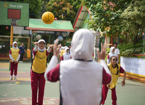 Energi Positif Lewat Olahraga Basket dan Edukasi Gizi di Sekolah