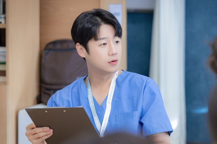 Jung Joon Won Bantah Rumor Kencan dengan Kang Seung Hyun