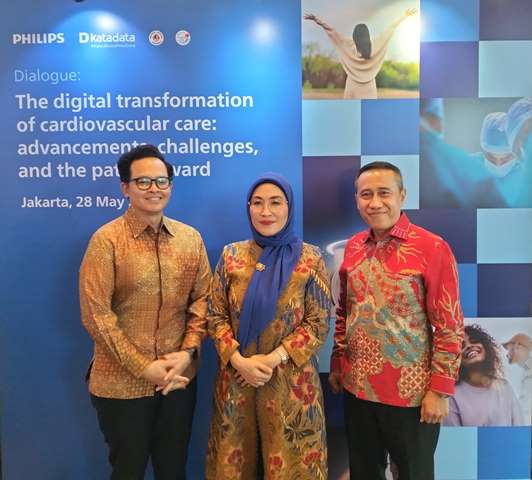 Ki-Ka - dr. BRM Ario Soeryo Kuncoro, Astri Ramayanti Dharmawan, dan drg. Iing Ichsan Hanafi, MARS., MH. (Foto: Dok. Medcom.id/Yatin Suleha)