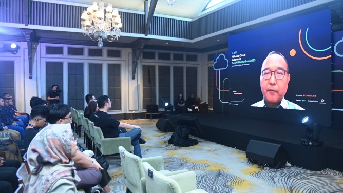 Kolaborasi Percepat Pengembangan Talenta AI Lewat GenAI Hackathon 2025
