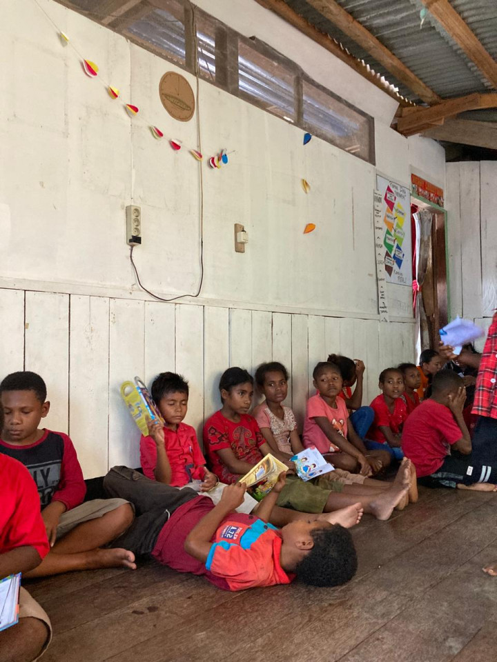 Wahana Literasi, Harapan Anak Sentani Bisa Baca Tulis