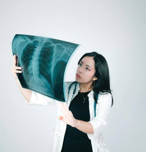  Peran kader TBC dinilai sangat penting dalam mendampingi pasien agar pengobatan berjalan lancar dan sesuai rencana. (Foto: Ilustrasi/Dok. Unsplash.com)