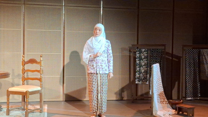 Tika Bravani Melawan Ketakutan demi Teater Monolog Nyai Ahmad Dahlan