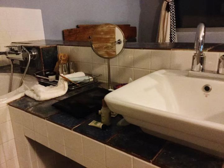 Awas! 5 Kebiasaan Ini Bikin Kamar Mandi Kotor