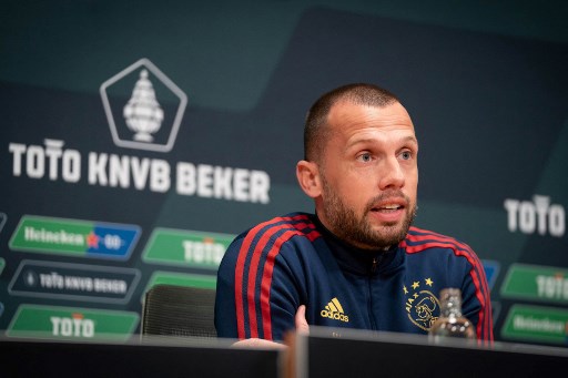 John Heitinga Resmi Latih Ajax