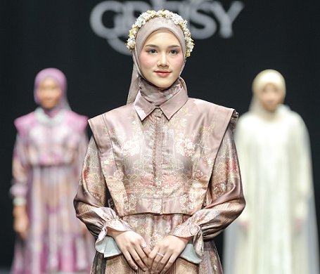 Terinspirasi Eksotika Nusantara, Ini Koleksi Busana Muslim Greisy untuk Iduladha